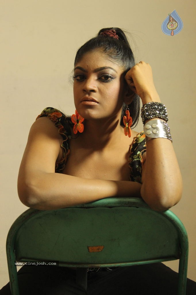 Twinkle Hot Photoshoot - 19 / 128 photos