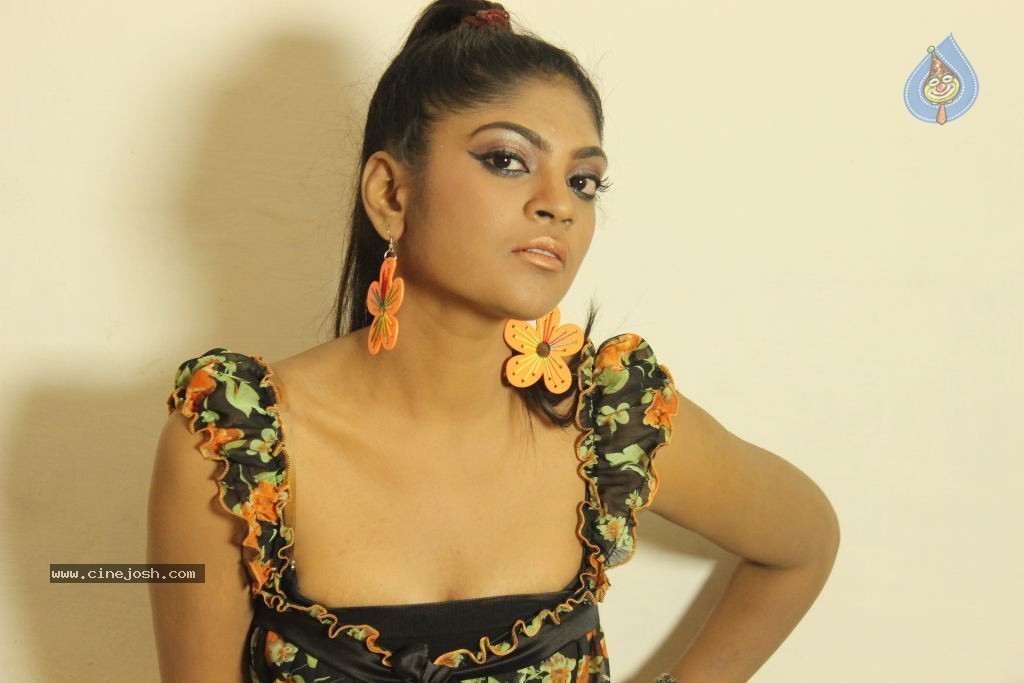 Twinkle Hot Photoshoot - 29 / 128 photos