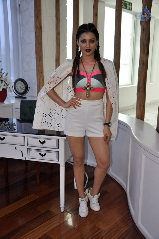 Urvashi Rautela Latest Photos - 5 / 23 photos