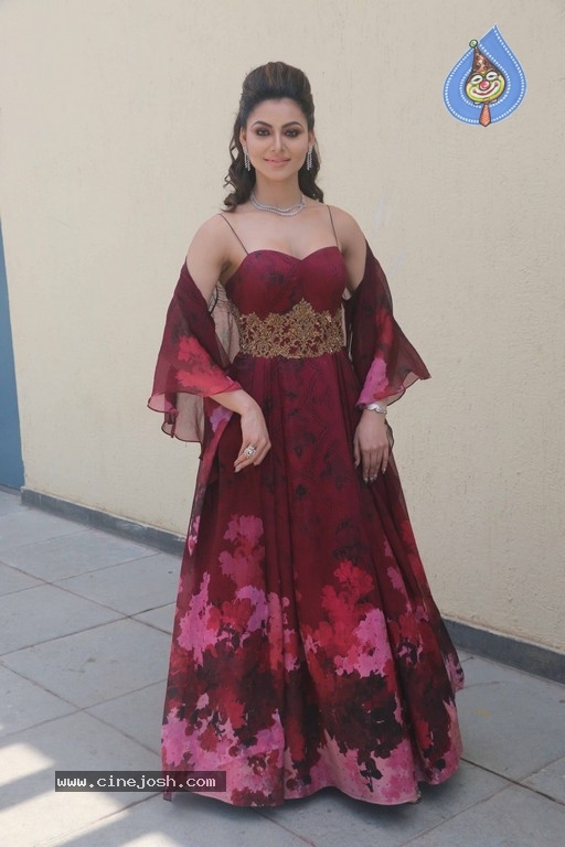Urvashi Rautela Vows Magazine PhotoShoot - 1 / 8 photos
