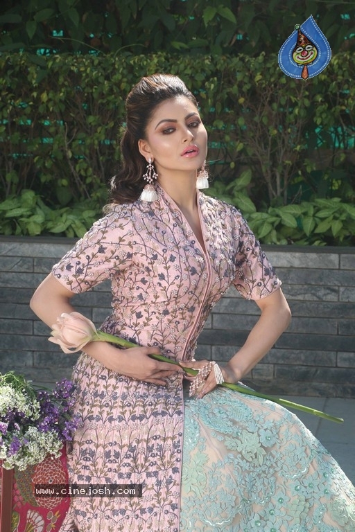 Urvashi Rautela Vows Magazine PhotoShoot - 4 / 8 photos