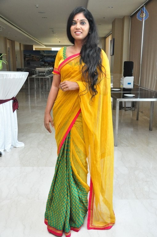 Usha Jadhav New Photos - 26 / 33 photos