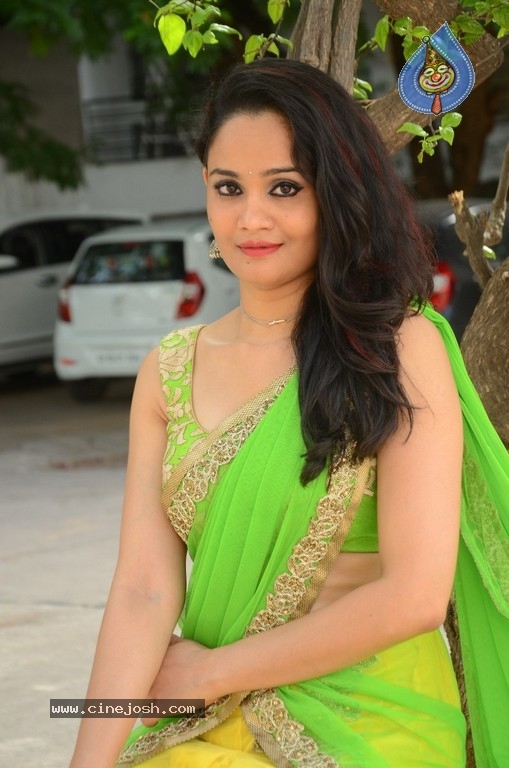 Usha Kurapati Pics - 13 / 19 photos