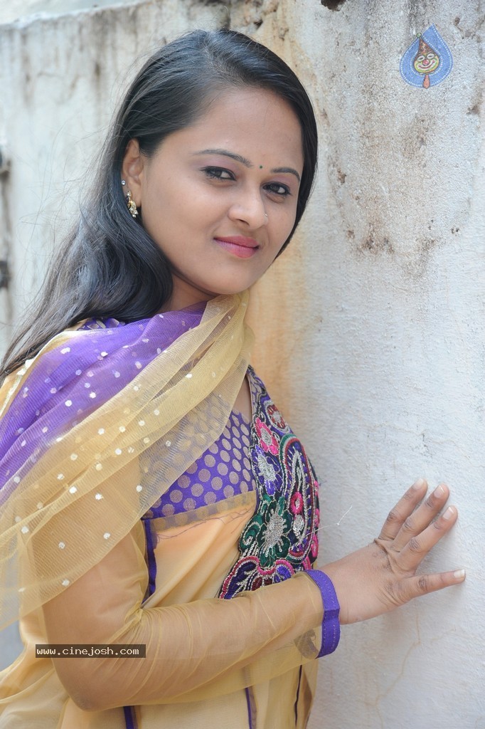 Usha Stills - 10 / 22 photos