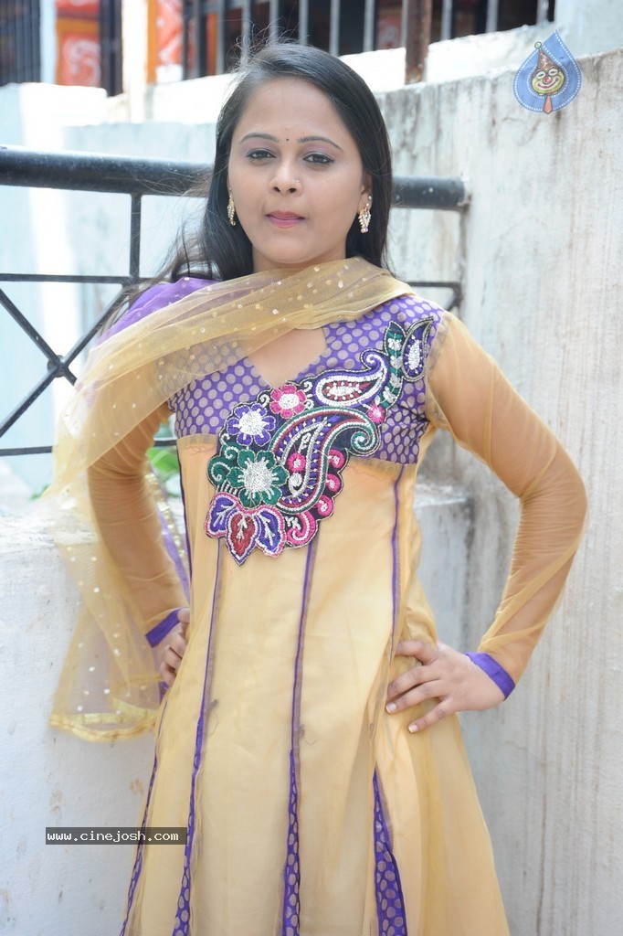 Usha Stills - 16 / 22 photos