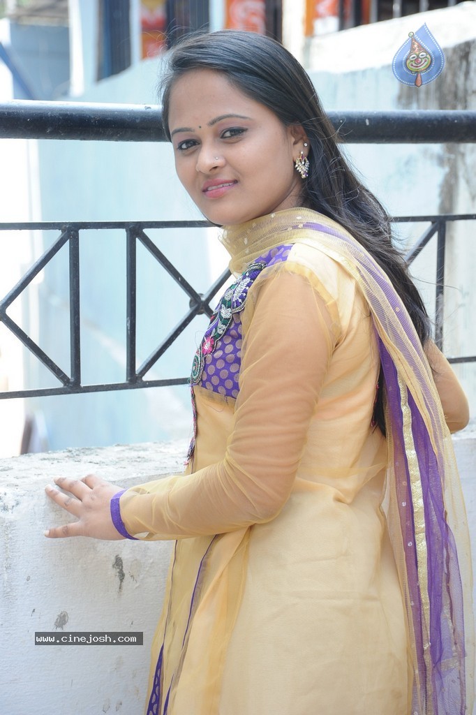 Usha Stills - 18 / 22 photos