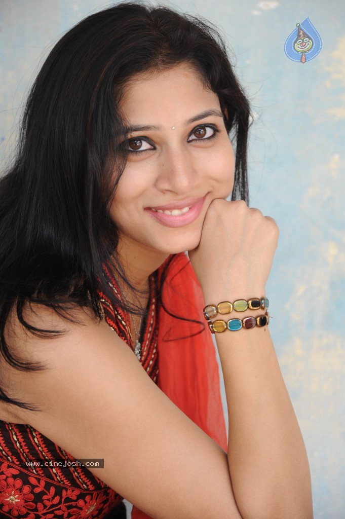 Usha Stills - 24 / 46 photos