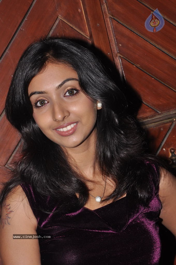 Uthra Unni Hot Stills - 25 / 33 photos