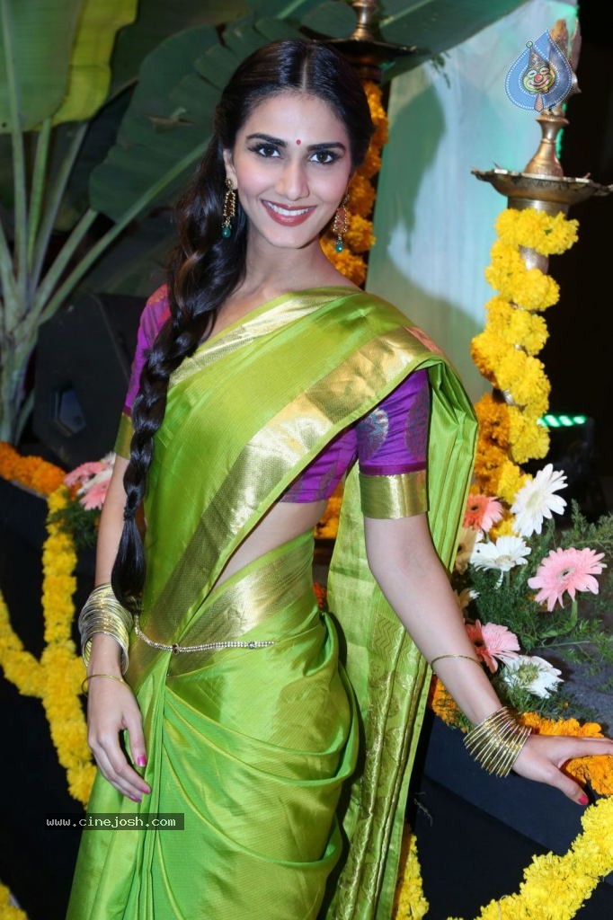 Vaani Kapoor Photos - 22 / 67 photos