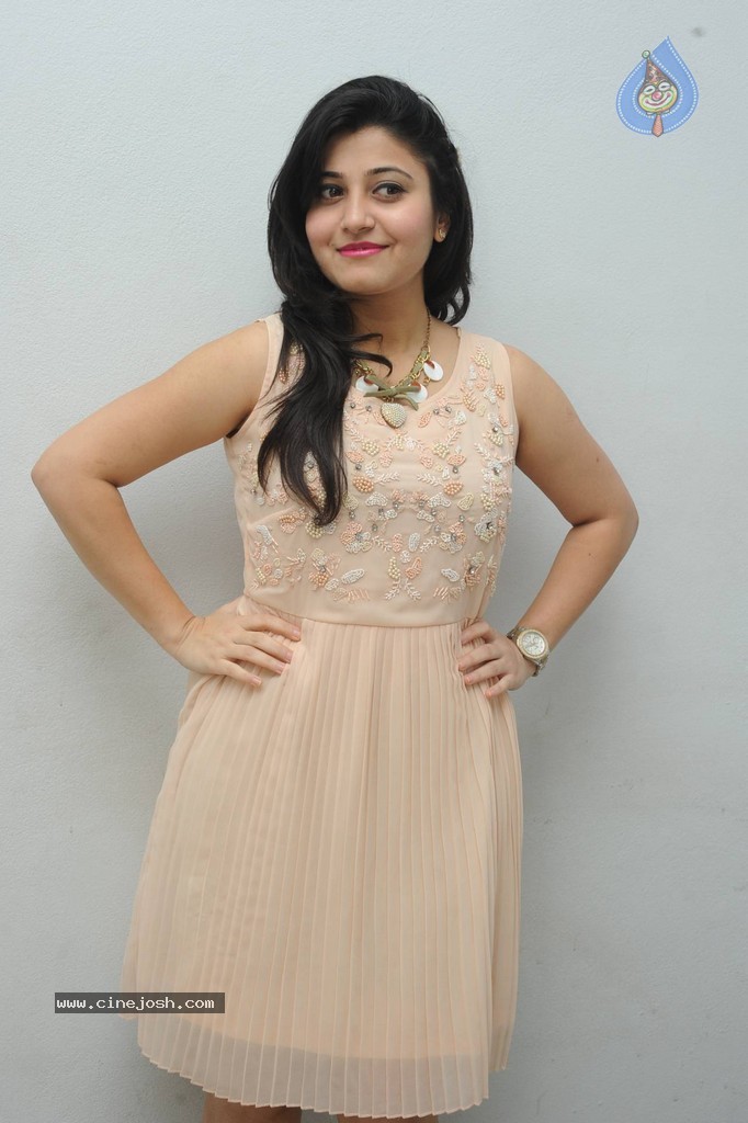 Vaishali New Stills - 27 / 88 photos