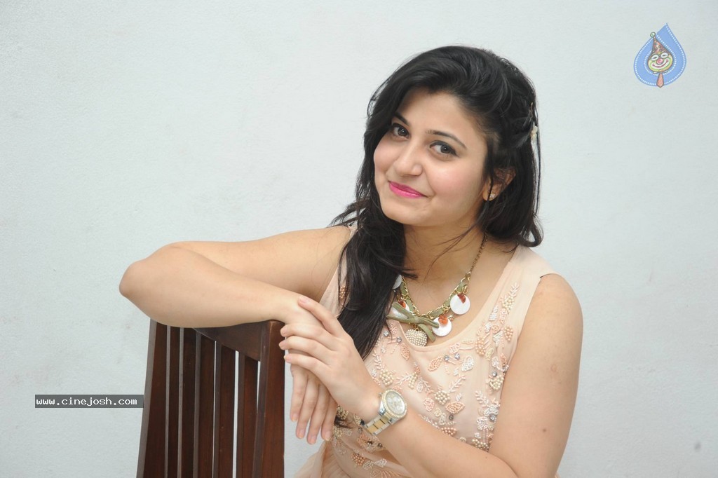 Vaishali New Stills - 84 / 88 photos