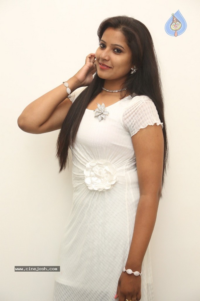 Vandana Stills - 5 / 77 photos