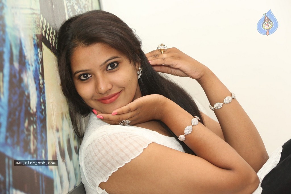 Vandana Stills - 22 / 77 photos