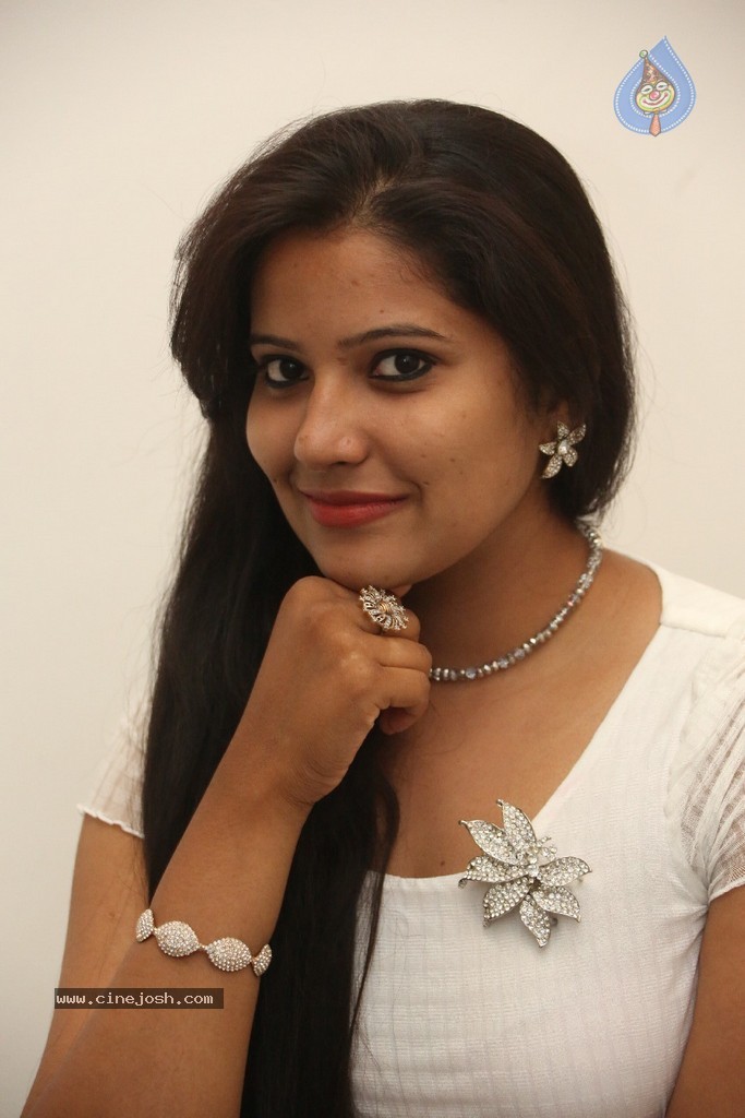 Vandana Stills - 30 / 77 photos