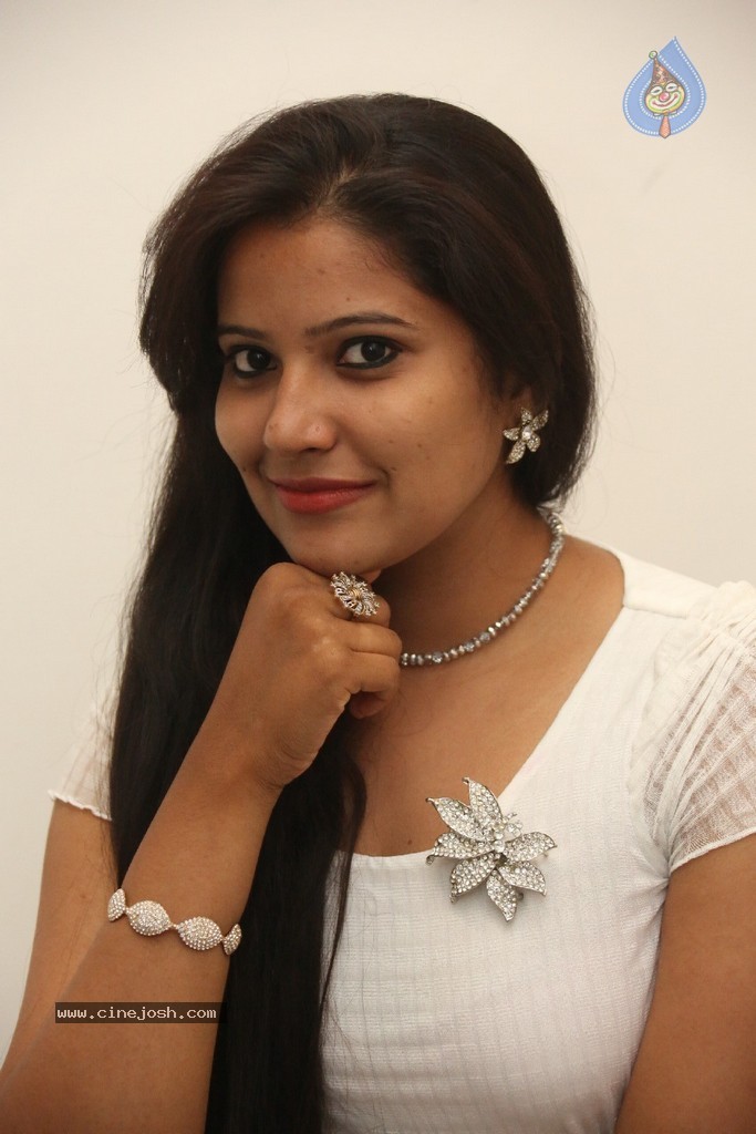 Vandana Stills - 32 / 77 photos