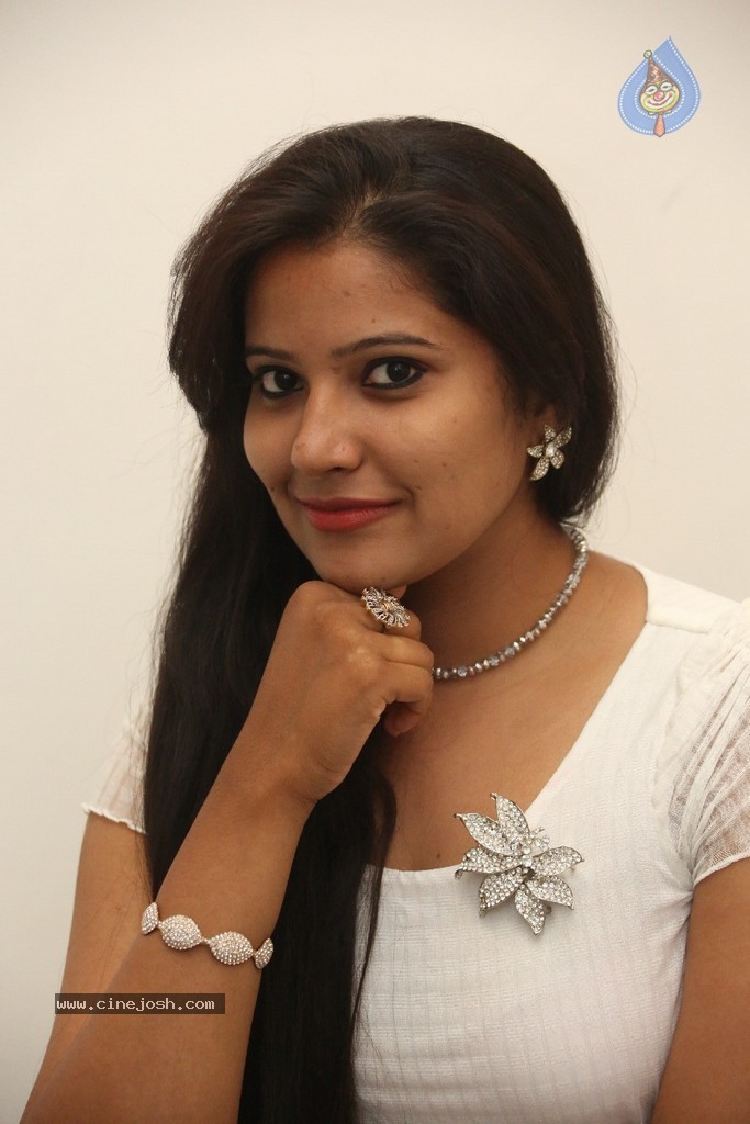 Vandana Stills - 43 / 77 photos