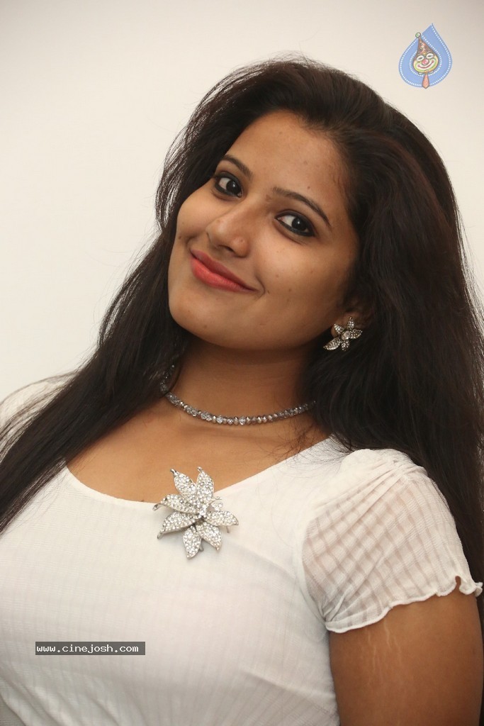 Vandana Stills - 50 / 77 photos