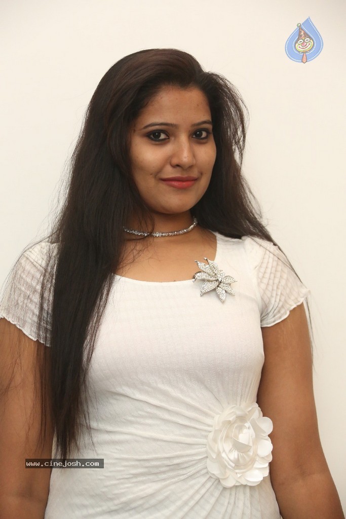 Vandana Stills - 69 / 77 photos