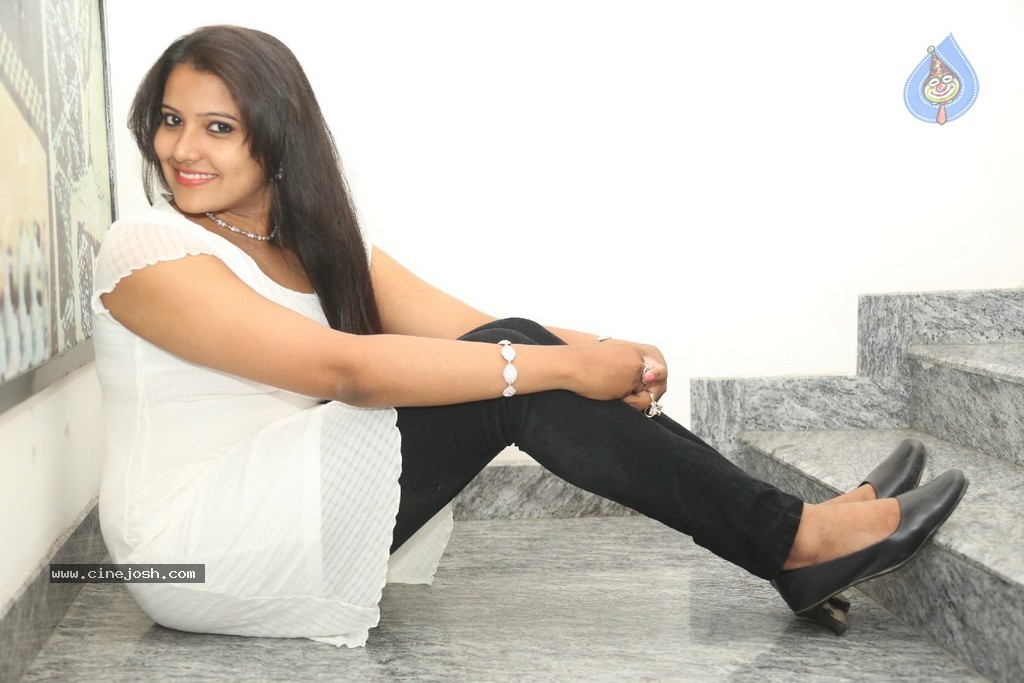 Vandana Stills - 74 / 77 photos