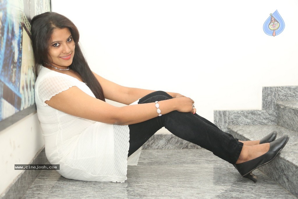 Vandana Stills - 76 / 77 photos