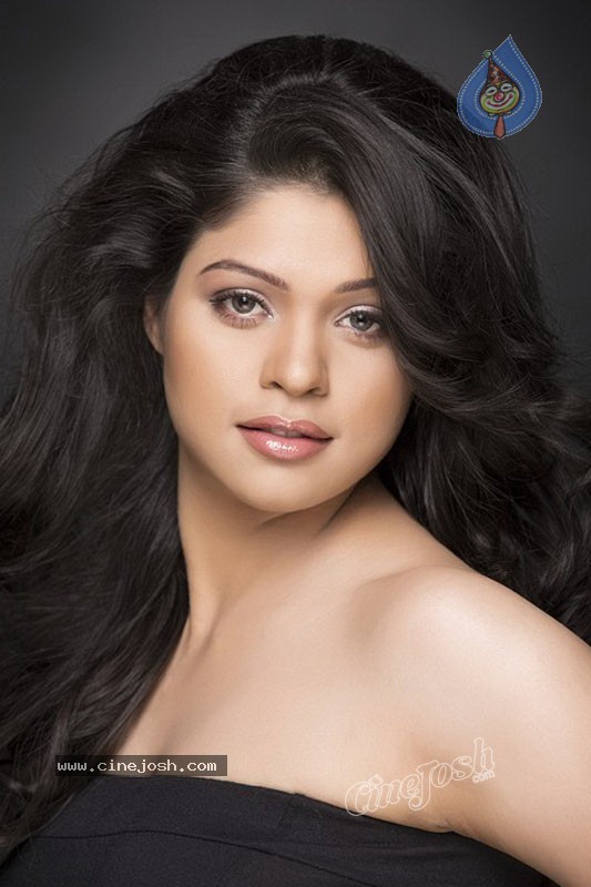 Varsha Raghav Hot Stills - 25 / 27 photos