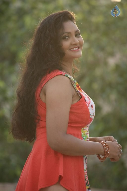 Vasavi Reddy New Photos - 13 / 15 photos