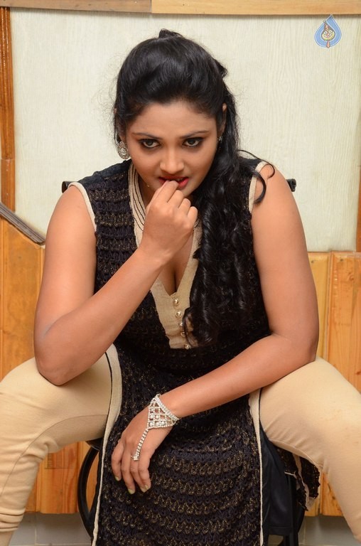 Vasavi Reddy New Photos - 2 / 29 photos