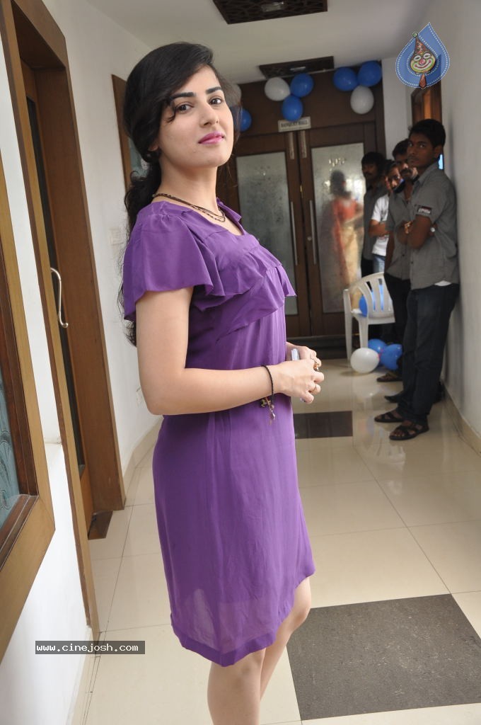 Veda New Stills - 19 / 43 photos