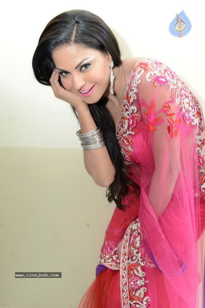 Veena Malik Hot Stills - 6 / 91 photos