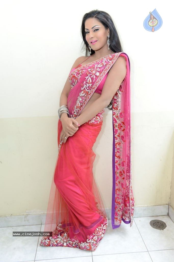 Veena Malik Hot Stills - 8 / 91 photos
