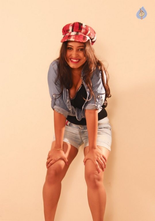 Vennela in Veeri Veeri Gummadi Pandu - 9 / 34 photos