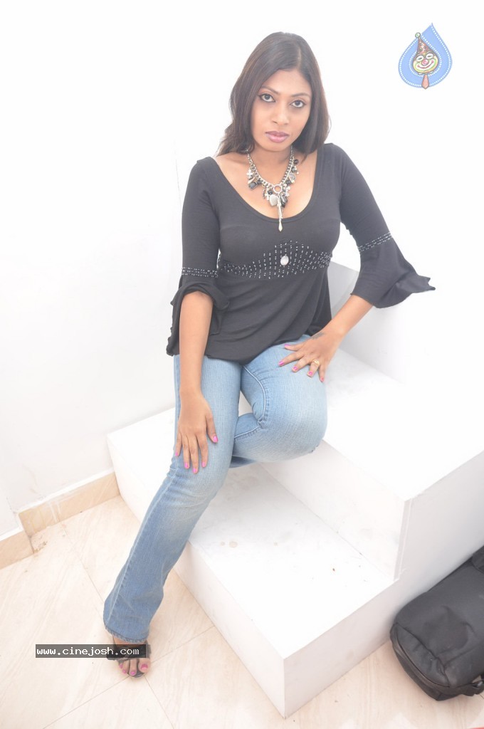 Victoria Hot Stills - 9 / 47 photos