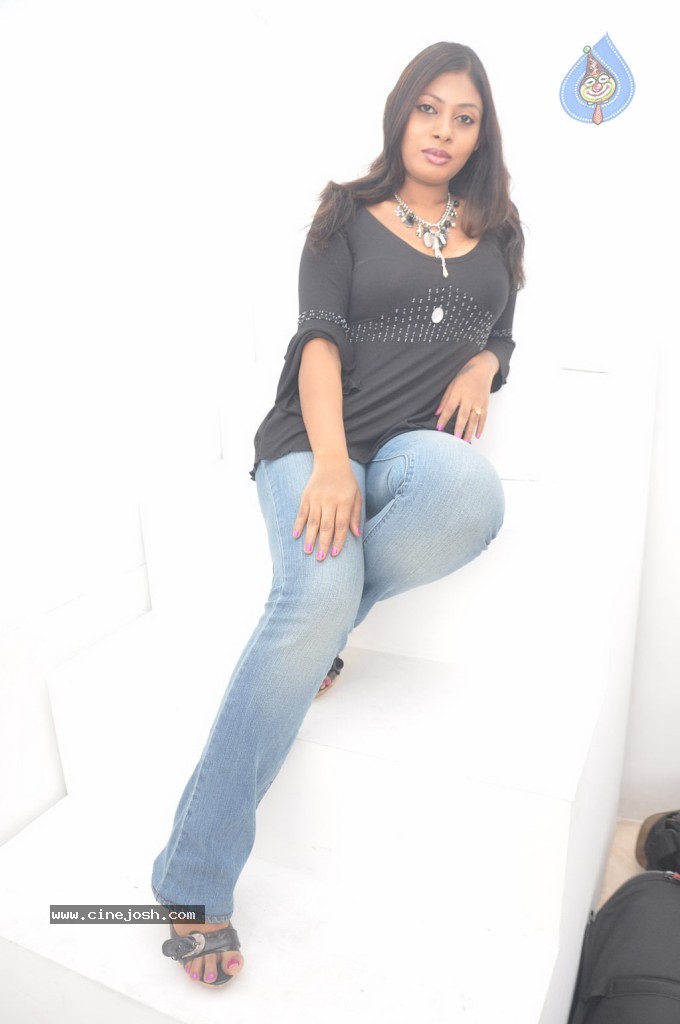 Victoria Hot Stills - 10 / 47 photos