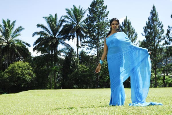 Vimala Raman Stills - 25 / 63 photos