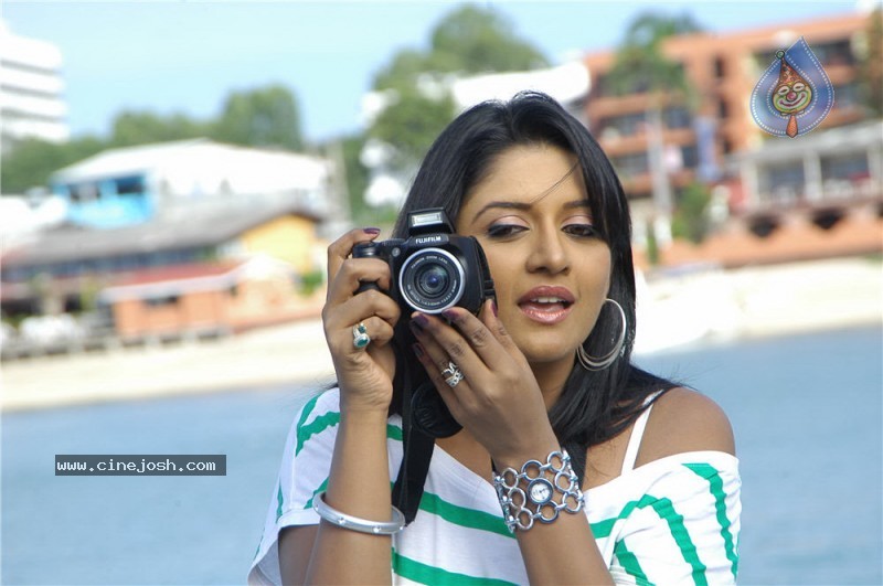 Vimala Raman (Exclusive CineJosh) - 47 / 82 photos