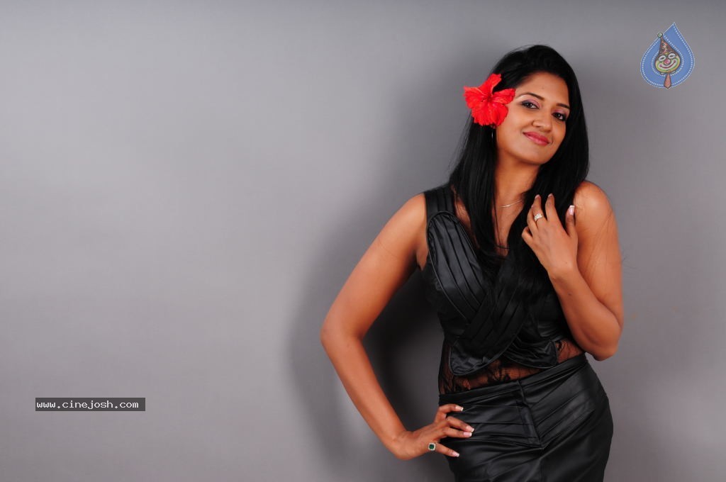 Vimala Raman Gallery - 94 / 126 photos