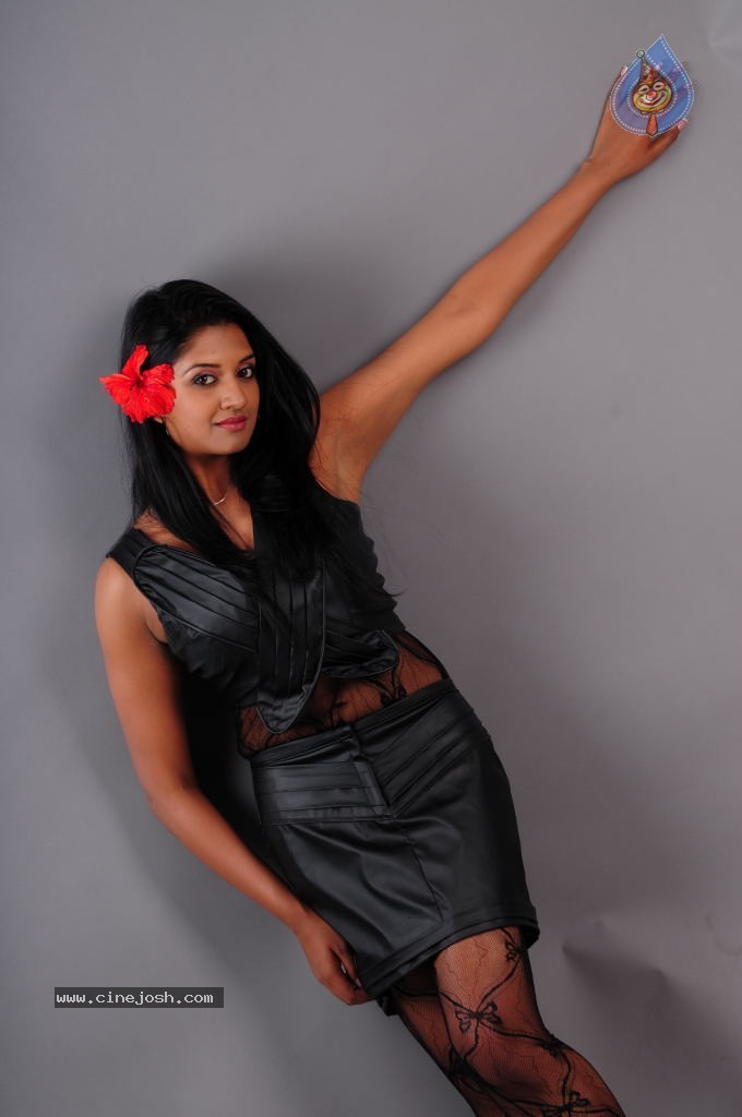 Vimala Raman Gallery - 101 / 126 photos