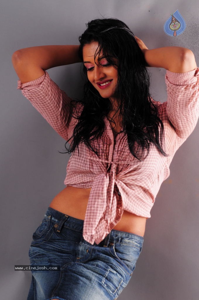 Vimala Raman Gallery - 110 / 126 photos