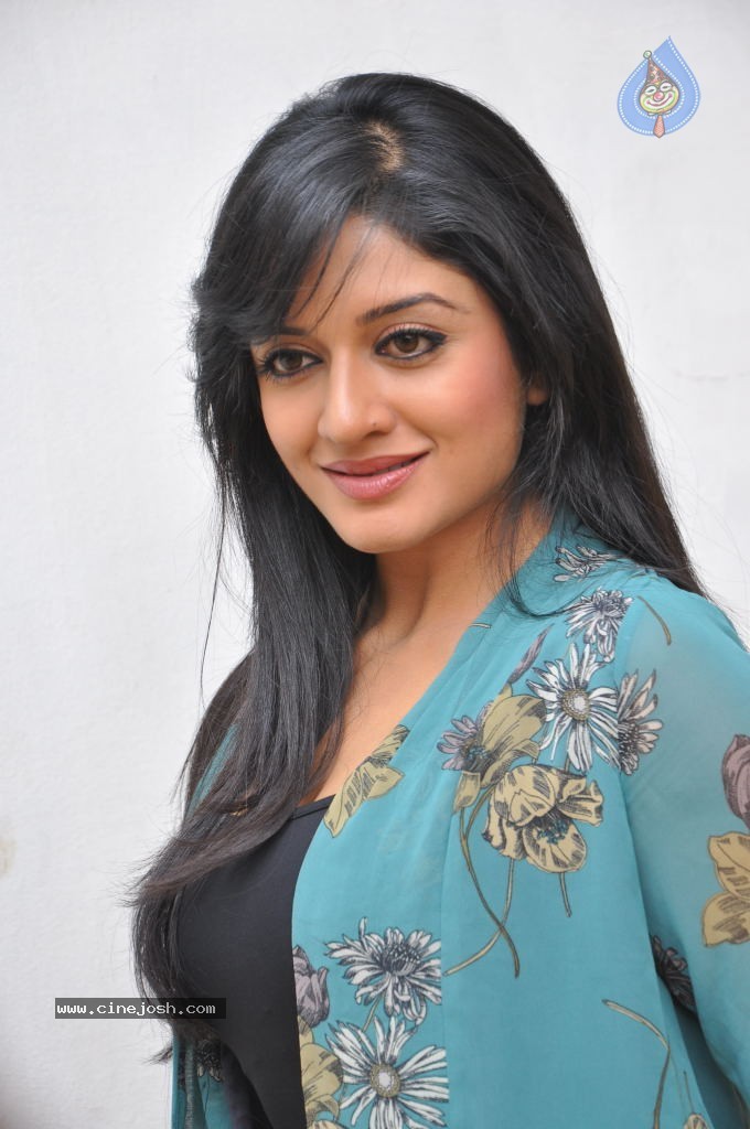 Vimala Raman Gallery - 2 / 47 photos