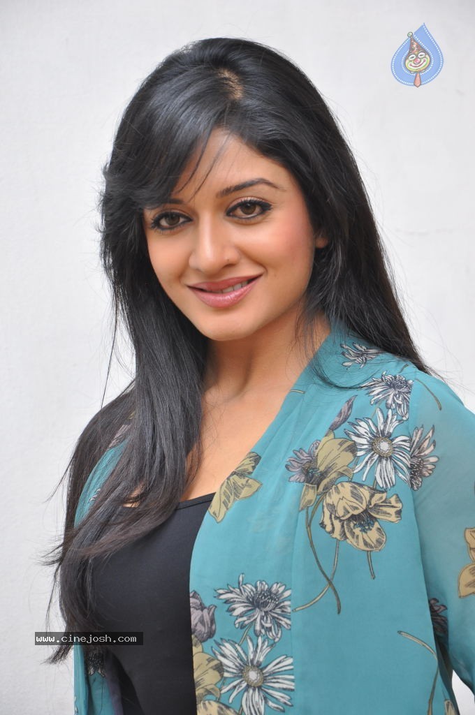 Vimala Raman Gallery - 21 / 47 photos