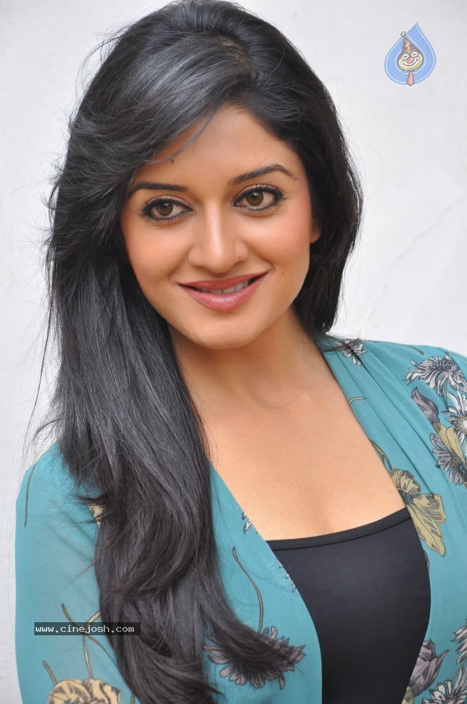 Vimala Raman Gallery - 41 / 47 photos