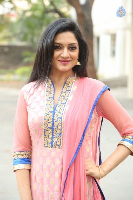 Vimala Raman Latest Gallery - 12 / 69 photos