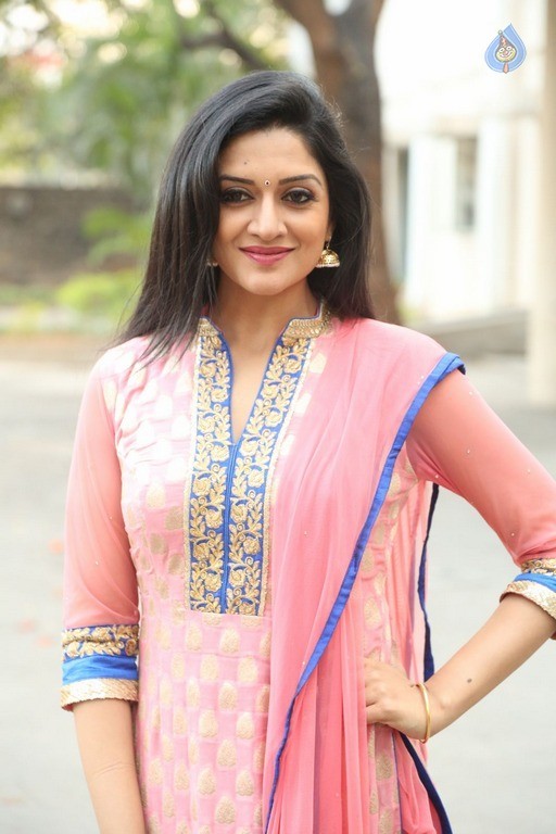 Vimala Raman Latest Gallery - 14 / 69 photos