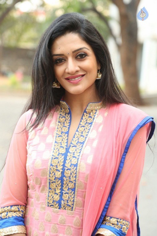 Vimala Raman Latest Gallery - 23 / 69 photos