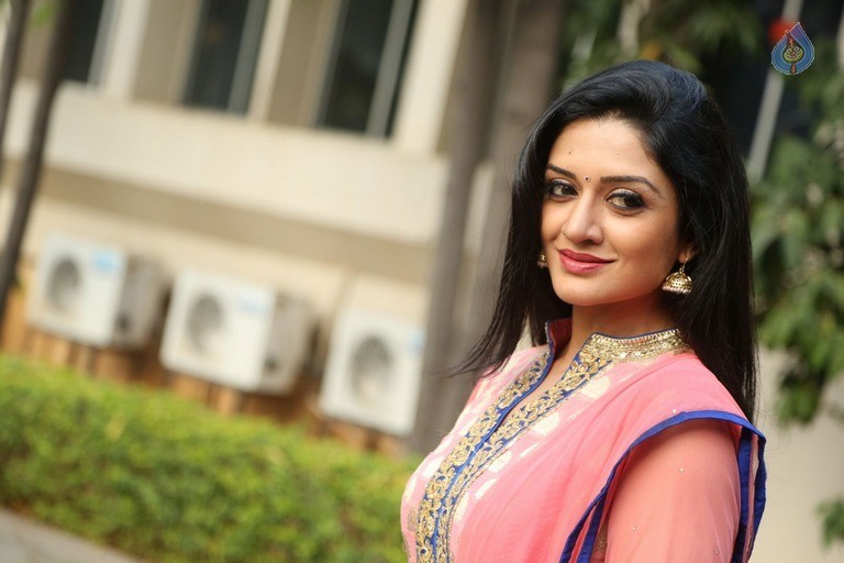 Vimala Raman Latest Gallery - 25 / 69 photos