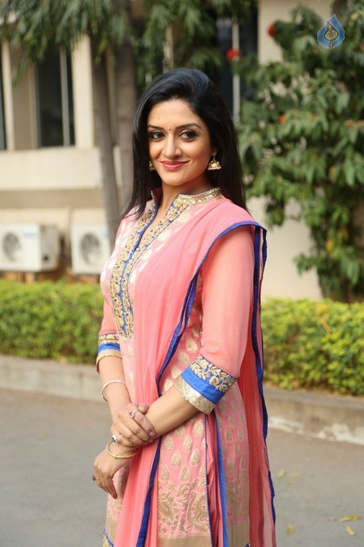 Vimala Raman Latest Gallery - 30 / 69 photos