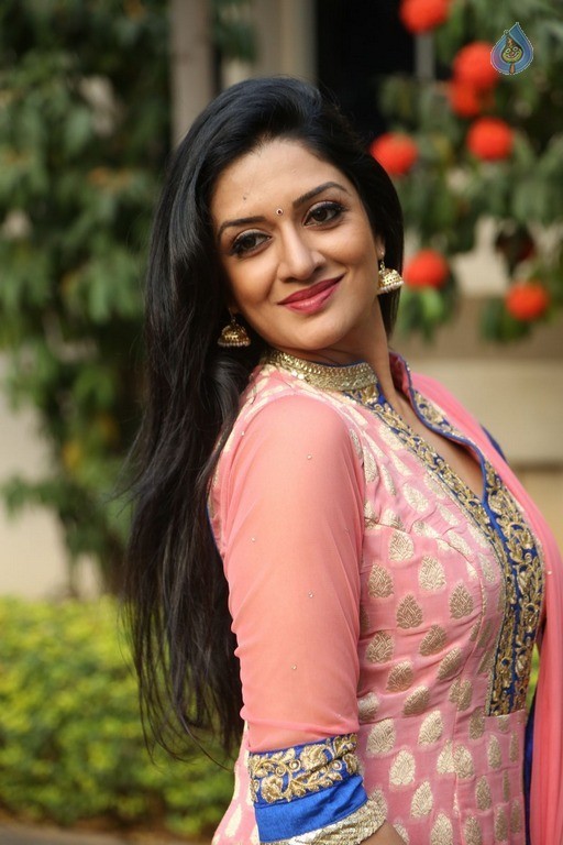 Vimala Raman Latest Gallery - 46 / 69 photos