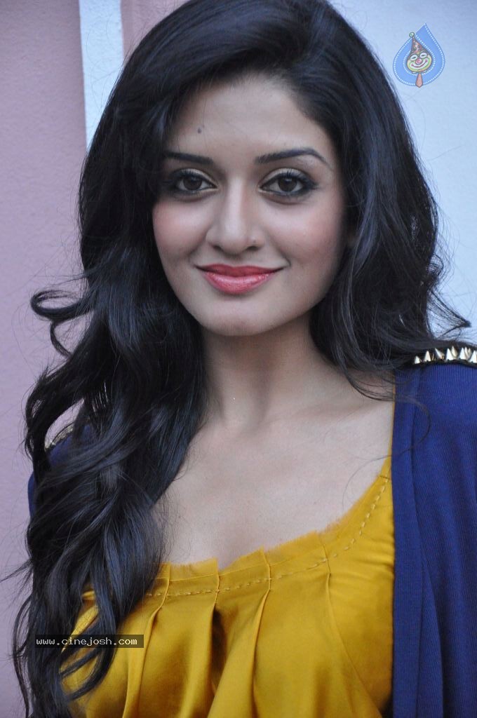 Vimala Raman Latest Photos - 25 / 43 photos