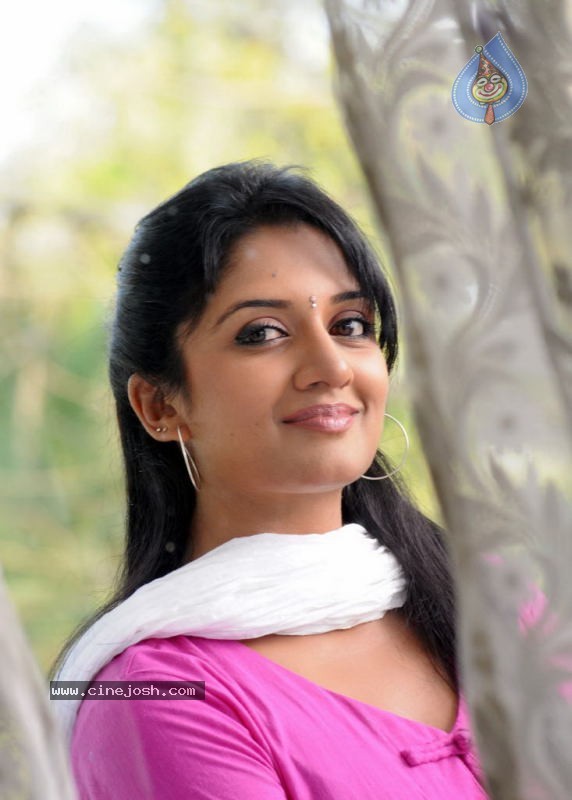 Vimala Raman New Stills - 17 / 36 photos