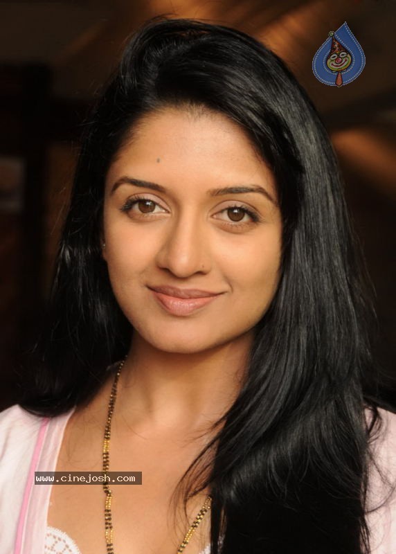 Vimala Raman New Stills - 22 / 36 photos